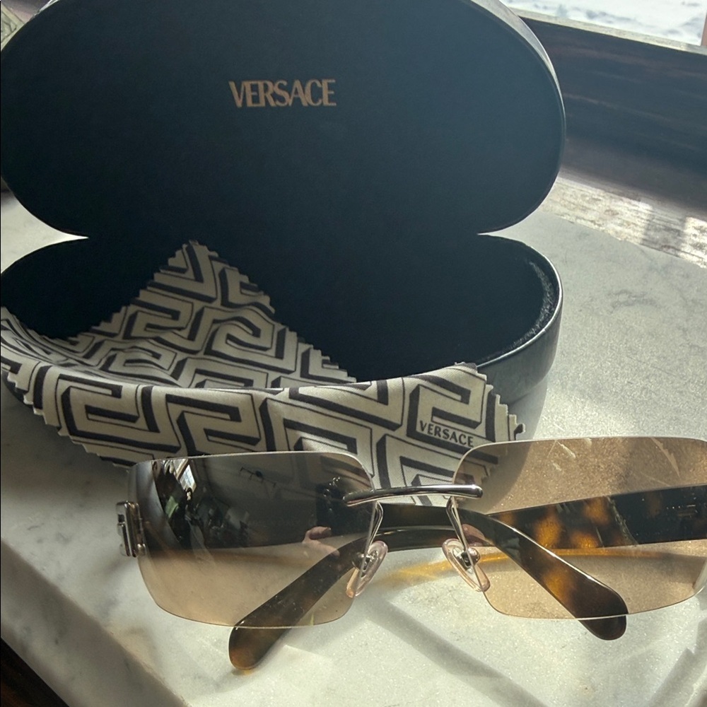 Versace Black and Brown Tortoiseshell Rimless Sunglasses - Picture 5 of 8